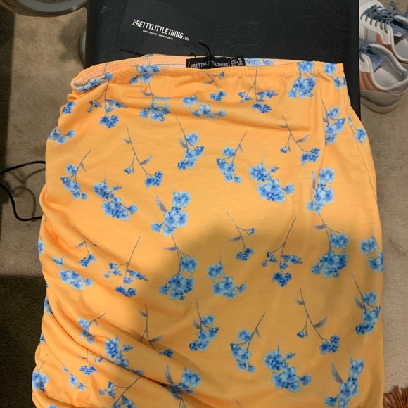 NWT Mustard Printed Jersey Ruched Tie Side Mini Skirt - Picture 5 of 6